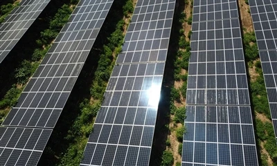 Βραβεία της Γερμανίας 317MW σε ηλιακή δημοπρασία στον τελευταίο όροφο με ελαφ...