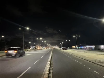 Φωτισμός της διαδρομής: Οι λαμπτήρες Edobo Solar Street φωτίζουν ένα νέο κεφά...