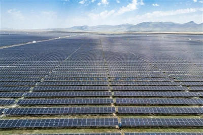 2. Solar Hub 2,5 GW 200 εκατομμυρίων $: Alfa Solar & Astroenergy Europe Partn...